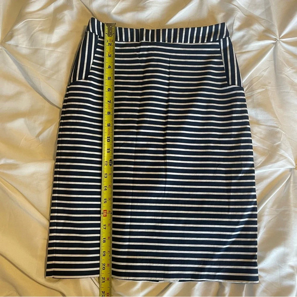 Margaret M Women’s Navy White Striped Pencil Skirt Size Small - Picture 7 of 11